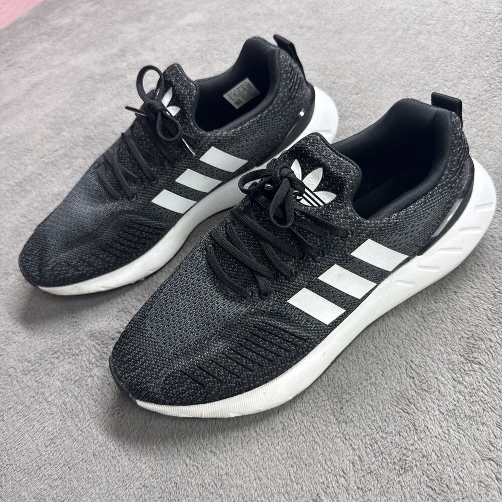 Adidas Swift Run 22 black white grey mens sneakers size 8 - barely used slip on